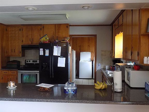 5th image of 925 Foster St