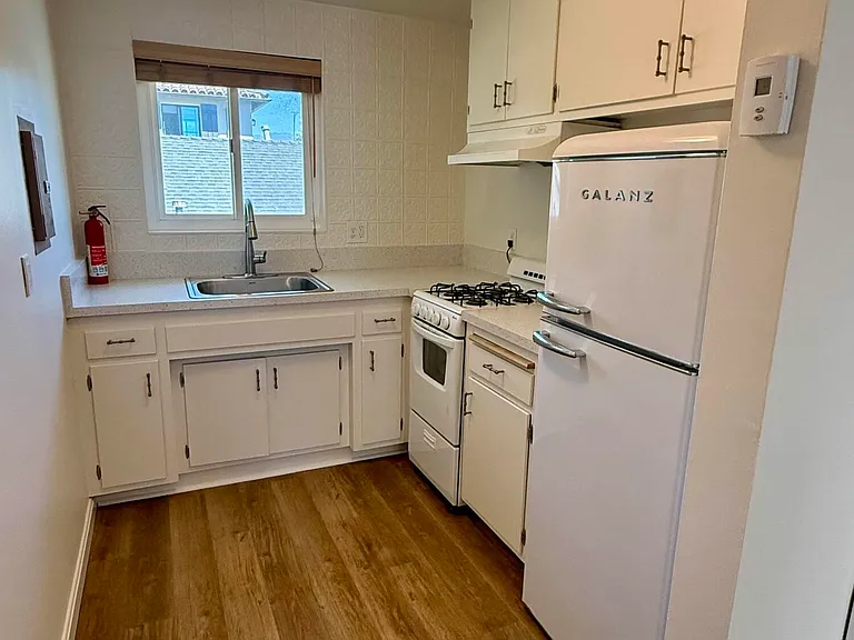 1808 Castillo St #D — Photo 9