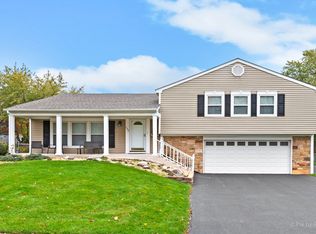 105 Idlestone Ln, Schaumburg, IL 60194