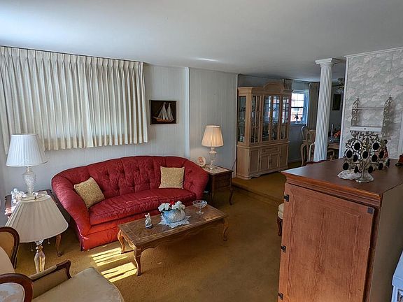 3rd image of 212 Willowbrook Ave