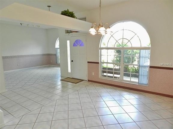 4th image of 2118 Tiptree Cir