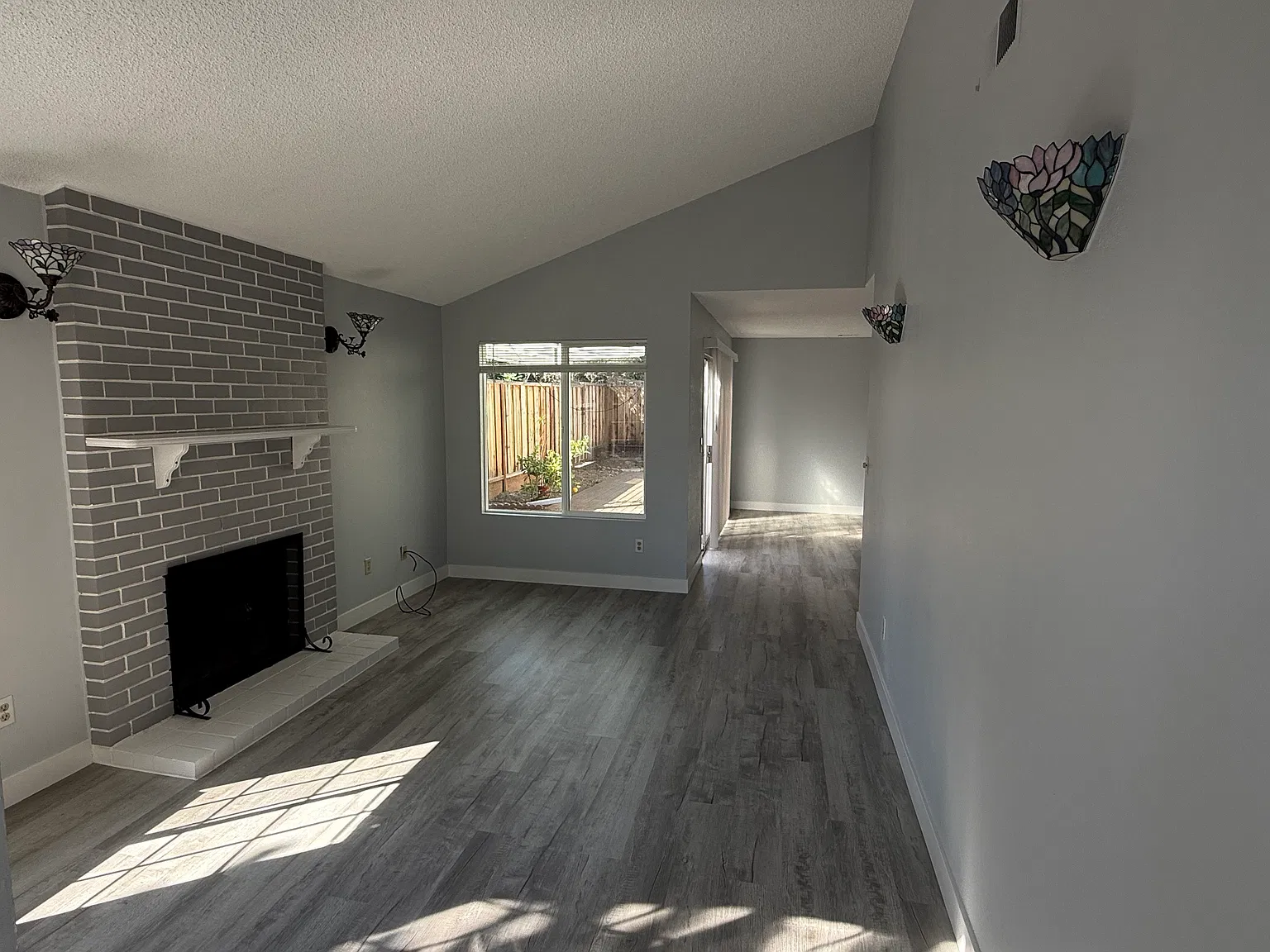 2 bed, 1076 sqft, $4,995 — Photo 2