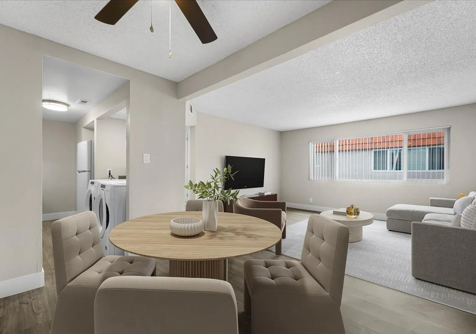 Sherwood Forest Apartments — Photo 1