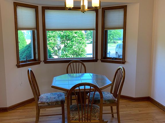 Breakfast nook overlooking front garden
