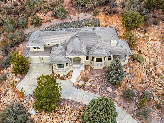 2nd image of 3026 LA QUESTA --