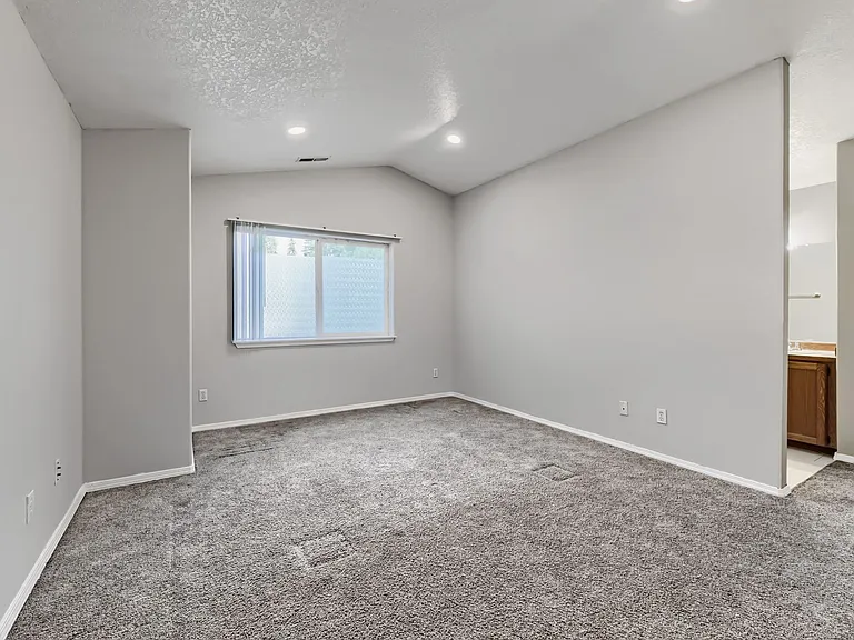 4605 SW 164th Ter — Photo 8