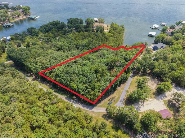 681 Point Charles Rd, Sunrise Beach, MO 65079