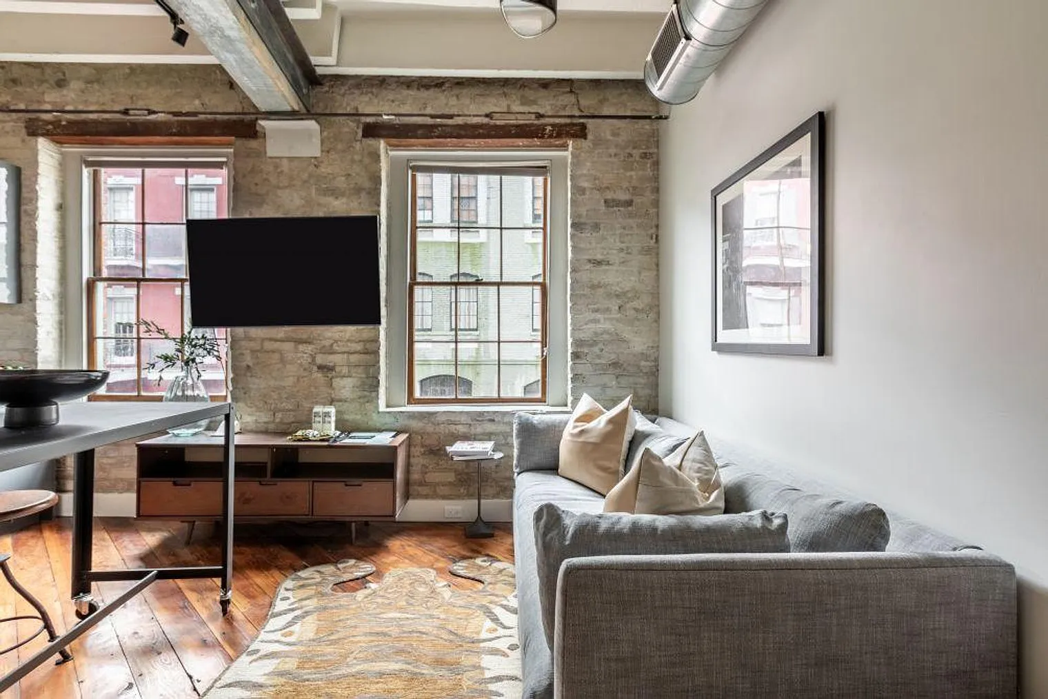 1 bed, 1.0 bath, 527 sqft, $7,487 — Photo 1
