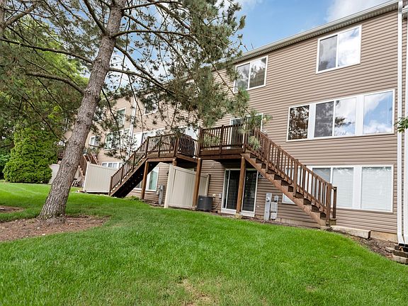 4th image of 11 Cambridge Ave #0