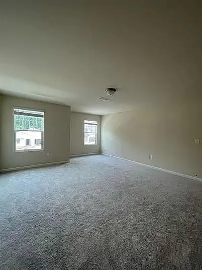 5 bed, 2635 sqft, $2,550 — Photo 4
