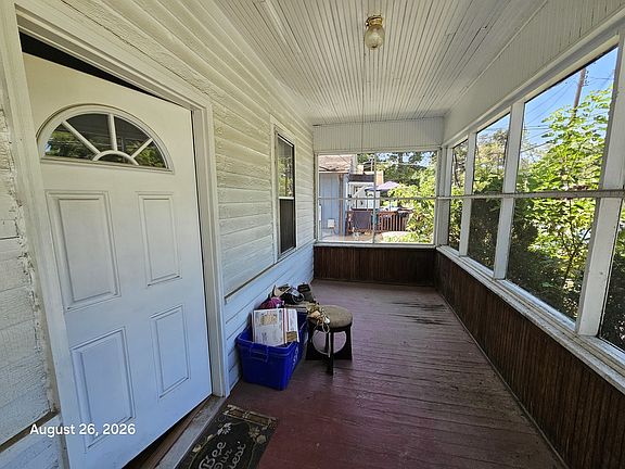 3rd image of 609 W Cherry St