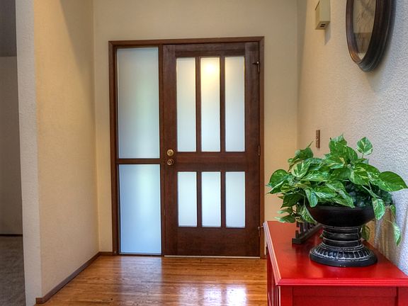 www.LamoureuxRealEstate.com