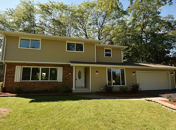 3rd image of 2830 Cambridge Ln