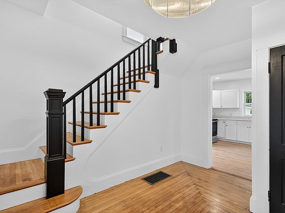 4th image of 12 Emerson Street