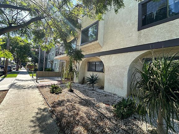 3rd image of 1043 E 5th St