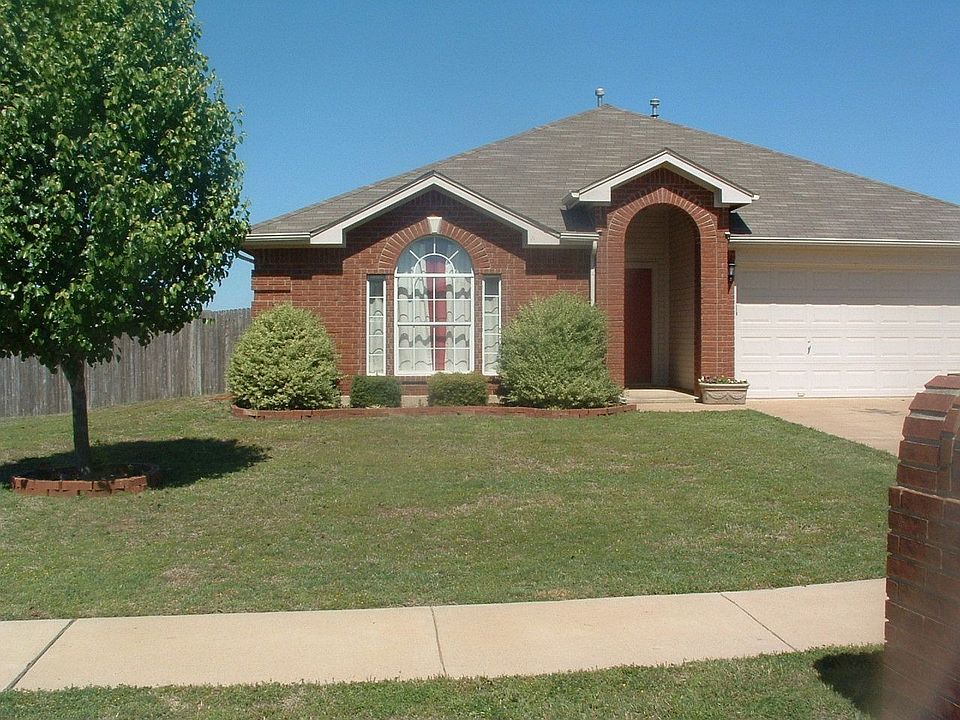 1st image of 156 Blue Wood Dr