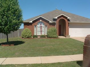 156 Blue Wood Dr, Saginaw, TX 76179