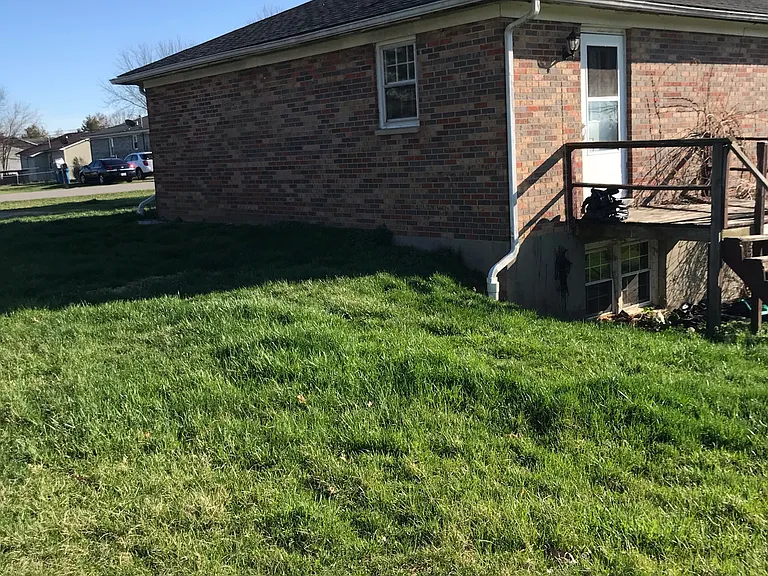 100 Grant Dr — Photo 2