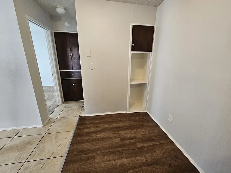 2116 SW 51st St — Photo 3