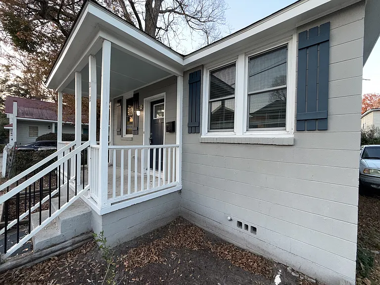 212 Romney St — Photo 2