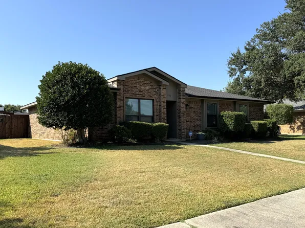 1762 Glencairn Ln, Lewisville, TX 75067