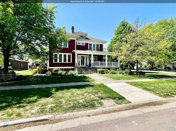 212 W Washington St, Elk Point, SD 57025