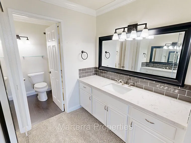 20331 Bluffside Cir #221 — Photo 14