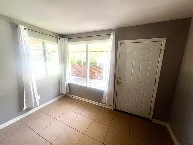 3221 Beacon St — Photo 5