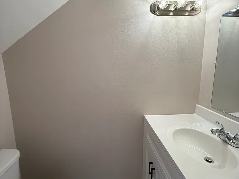 1026 Grover Ave #1 — Photo 5