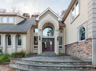 10 Camelot Dr, Andover, NJ 07821