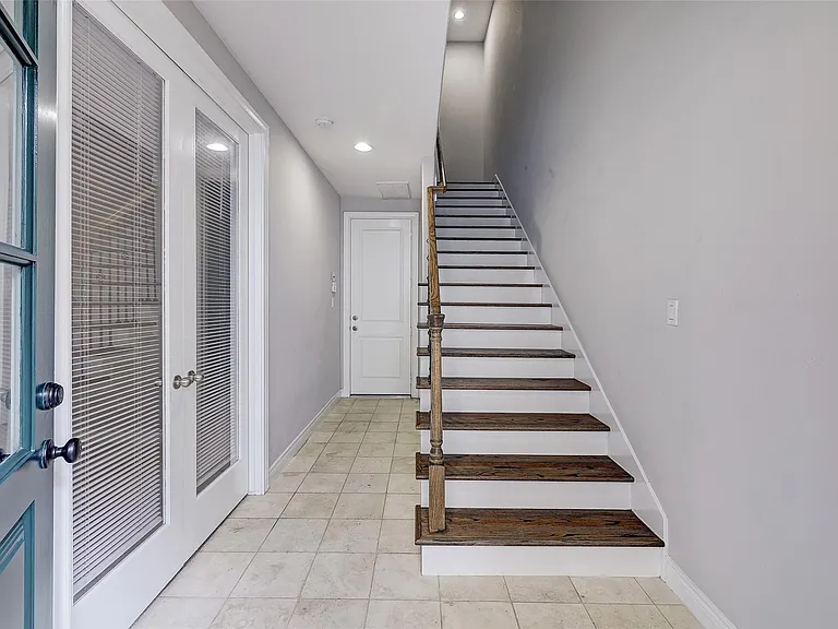 3245 Maxroy St — Photo 24
