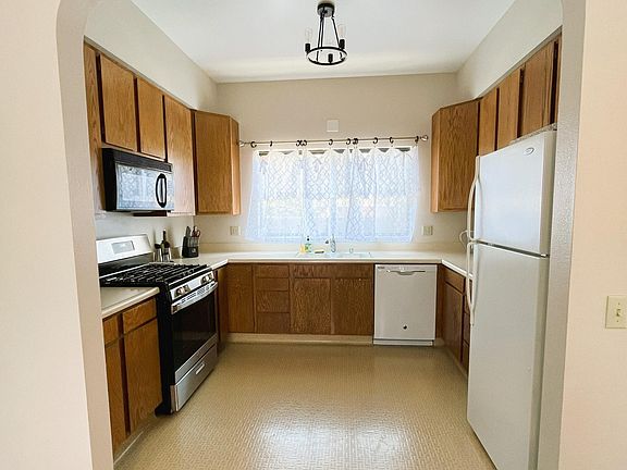 4th image of 929 S Fremont St #929