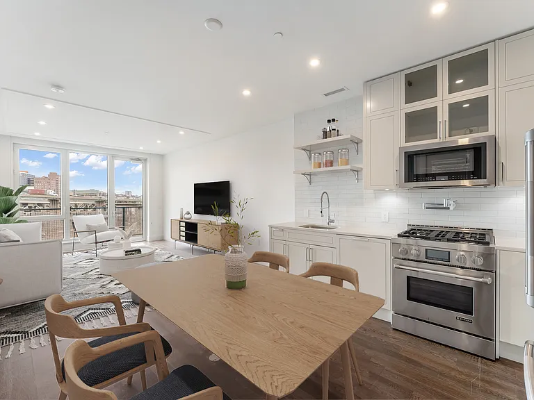 372 9th Luxury Rentals — Photo 36