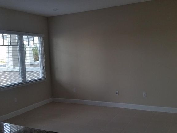 4th image of 13833 Benavente Ave