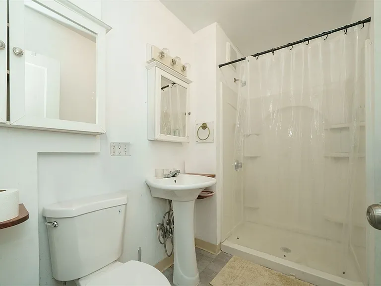 39 Strathmore Rd #3 — Photo 7