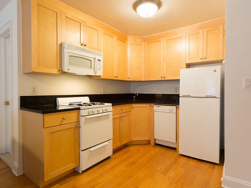 2nd image of 17 Monroe Pl #1
