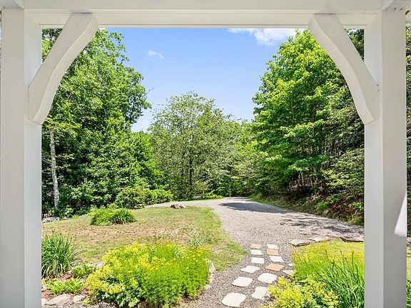 3rd image of 2 Springbrook Way