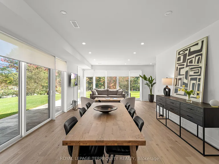 35 Rockmount Cres — Photo 8
