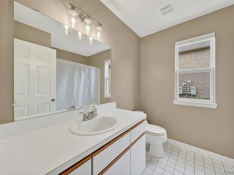 44393 Sunnyside Dr — Photo 24