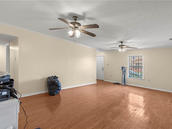 4th image of 5946-48 Babylon St