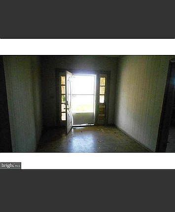 3rd image of 1013 S Broadway