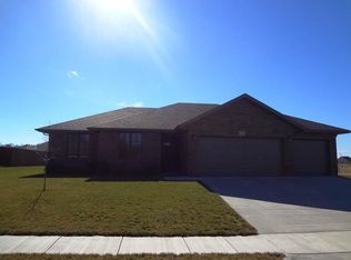 1204 E Fieldstone Dr, Ozark, MO 65721