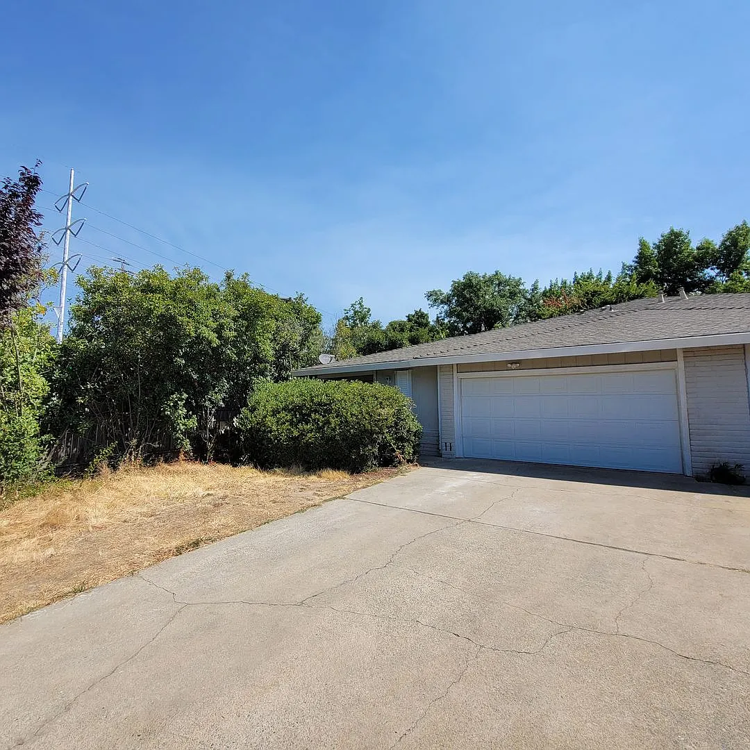 Photo 1 of 14 - 6834 Woodmore Oaks Dr - Orangevale, CA Primary Photo - 6834 Woodmore Oaks Dr