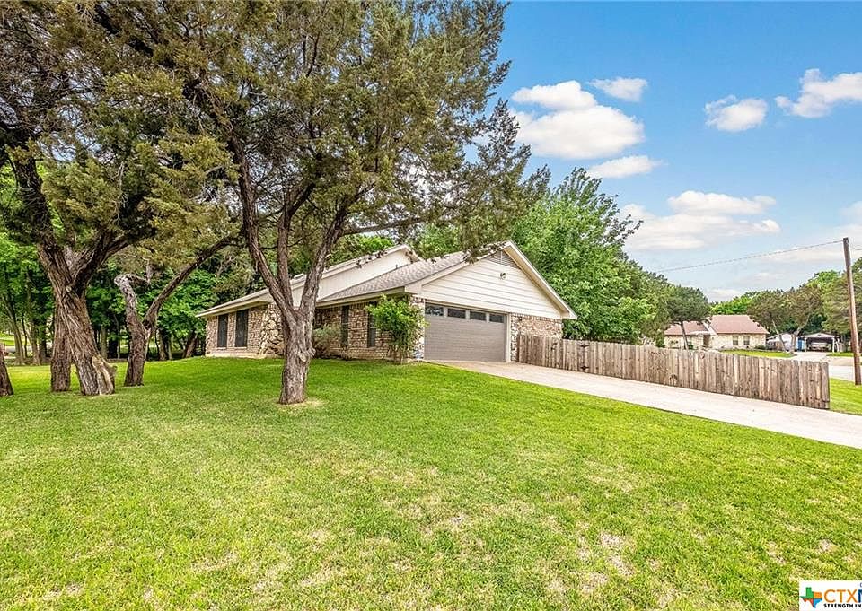 1st image of 808 Cedar Oaks Ln