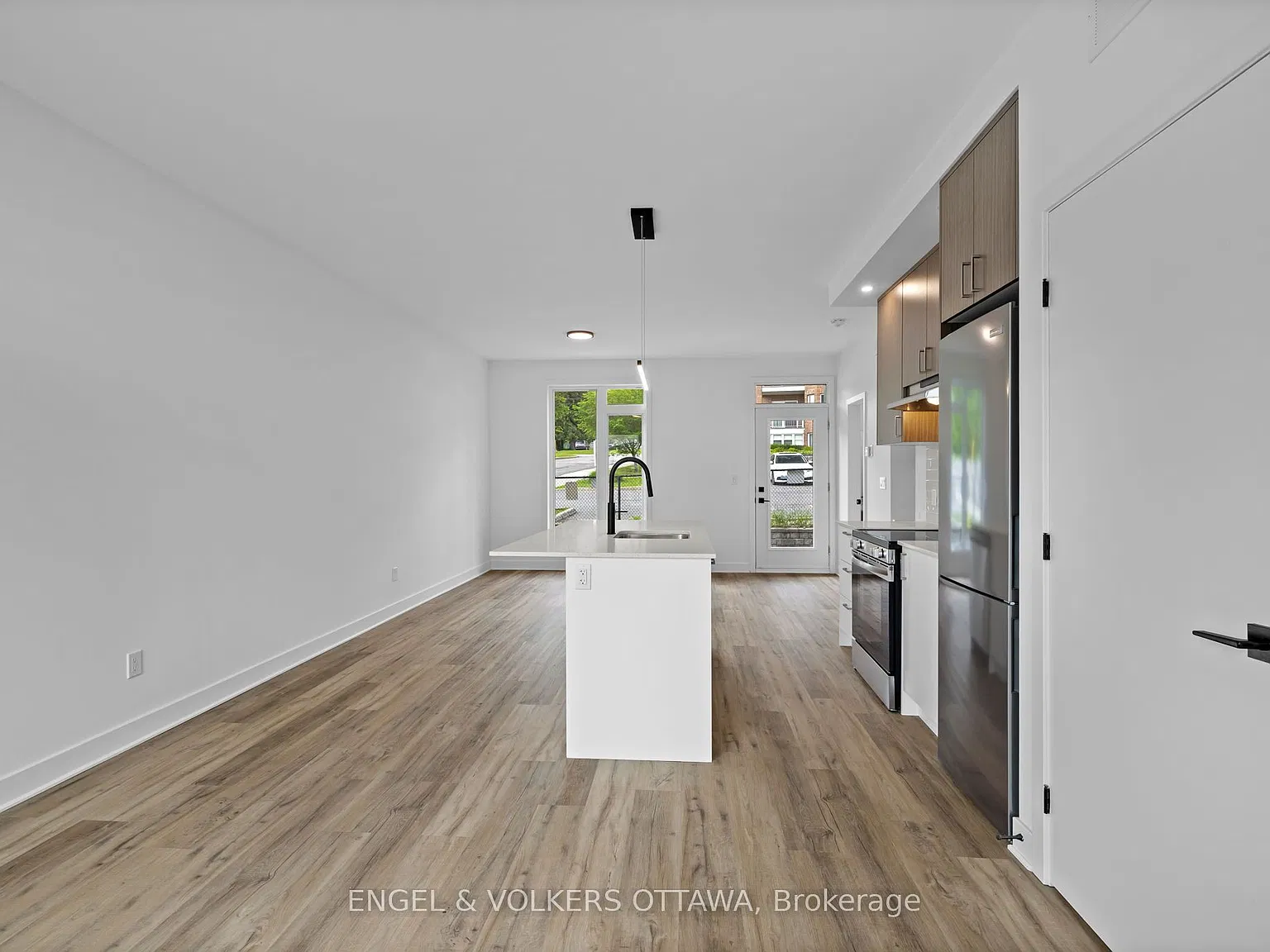 2 bed, $2,400 — Photo 4