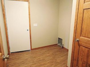 615 Ballymore Rd, Roscoe, IL 61073