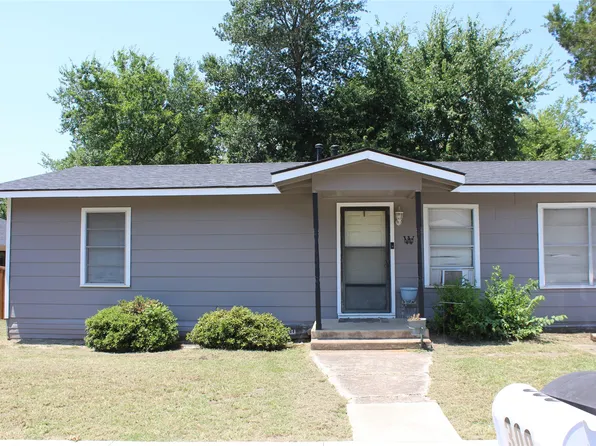 310 S Santa Fe St, Wolfe City, TX 75496