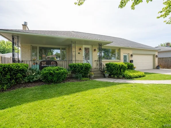 135 Alberta Dr, Amherst, NY 14226