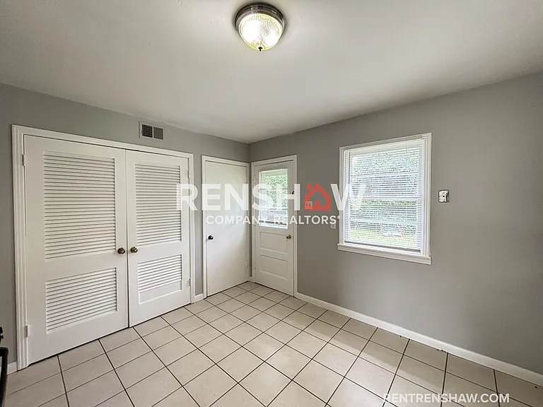 828 Harvey Cv — Photo 10