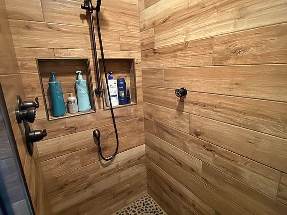Master shower 